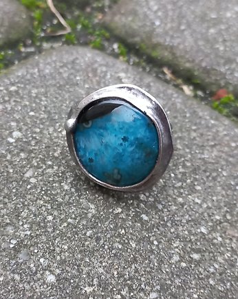 Blue - pierścionek regulowany, po drugiej stronie lustra