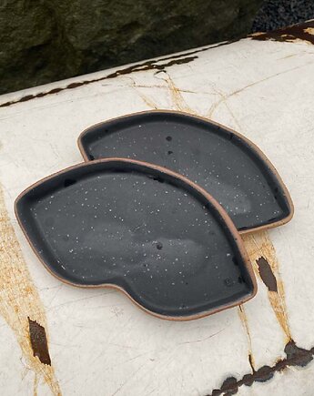 Ceramiczne naczynie na biżuterię Usta "Black Mat", POTPOTSTUDIO