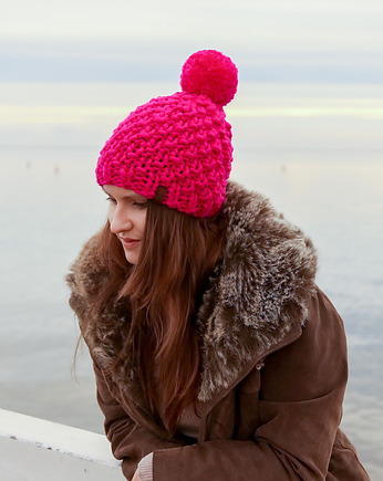 Różowa czapka z grubej wełny z dużym pomponem, Holy Alpaca Knit