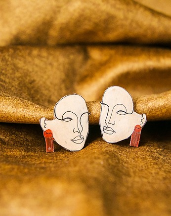 Sztyfty terracotta faces, Pintura