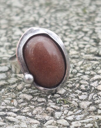 Czekoladowy - pierścionek regulowany, po drugiej stronie lustra