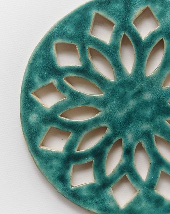 Ceramiczna podstawka pod gorące naczynia, M.J