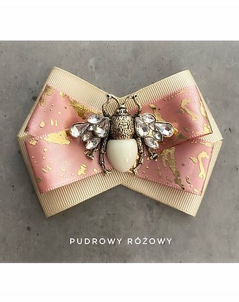 Pudrowa Brosza  z owadem, Pudrowy Różowy