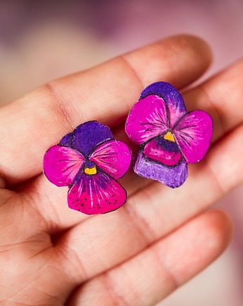 Klipsy z bratkami, Pintura