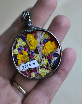 Maleńka łąka z sekretną wiadomością, MARIAELA