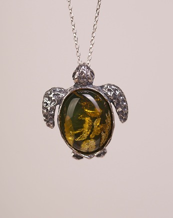 Wisiorek z żółwiem i bursztynem bałtyckim zielonym, Andorii by Baco