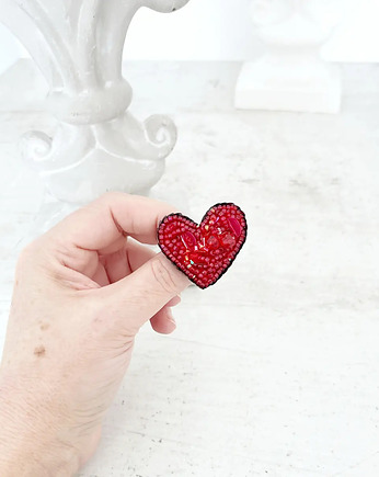 Broszka mini SERCE 2 ręcznie haftowana przypinka miłość, HAART