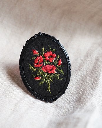 Broszka haftowana MAKI, przeszycia