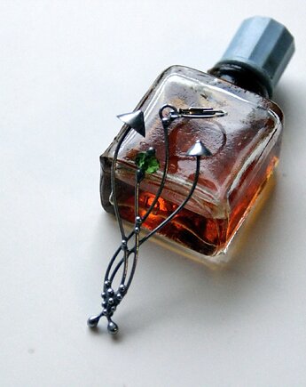 Estetyczny kolczyk boho w kształcie grzyba: biżuteria z motywem grzybów., Yadovito