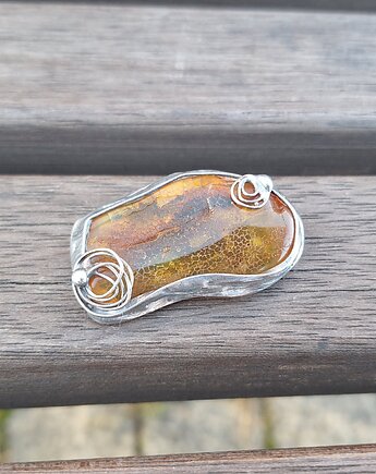 Piąteczek - broszka, po drugiej stronie lustra