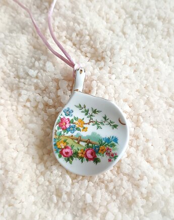 Naszyjnik z filiżanki, biżuteria z talerzy