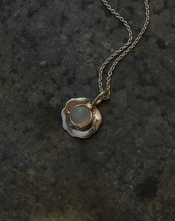 Wisiorek z etiopskim opalem, LIKIKO Jewellery