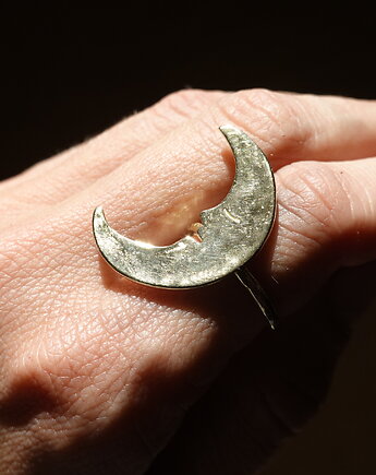 Regulowany pierścionek z mosiądzu z motywem księżyca, Jasminum Jewelry