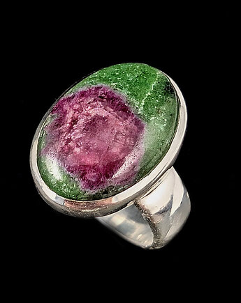 Pierścionek rubin w zoizycie, Pracownia Neores