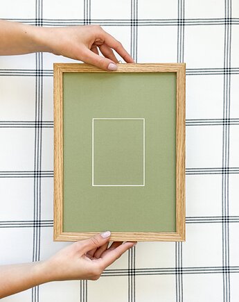 Dębowa ramka A4 z passe-partout w kolorze zieleni - ręcznie robiona ramka, LittlFrameShop