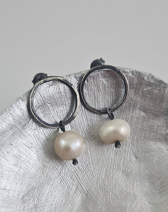 Srebro i perły - kolczyki sztyfty oksydowane, RA