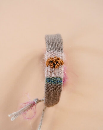 Bransoletka tkana na krośnie z haftowanym pieskiem, Słońcem Tkane