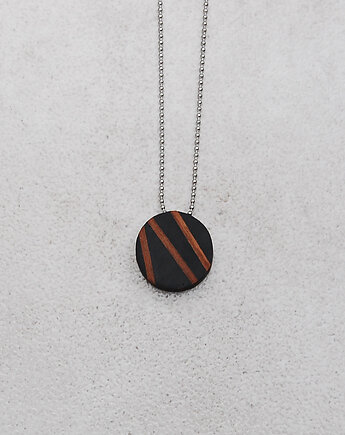 Mały okrągły naszyjnik z drewnem, Monopolka