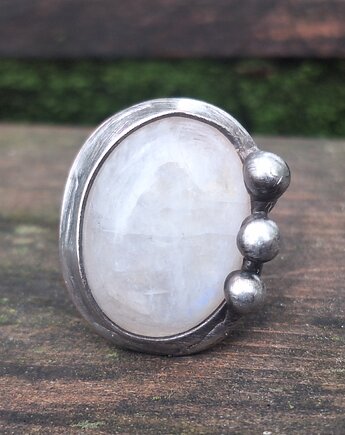 Kamień księżycowy - pierścionek regulowany, po drugiej stronie lustra