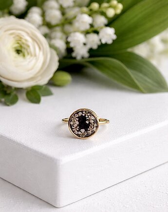 Regulowany pierścionek z kwiatami klasyczny czarny, Blask Natury