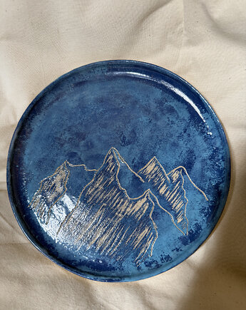 Ceramiczny talerz z motywem gór, szkliwiona.art