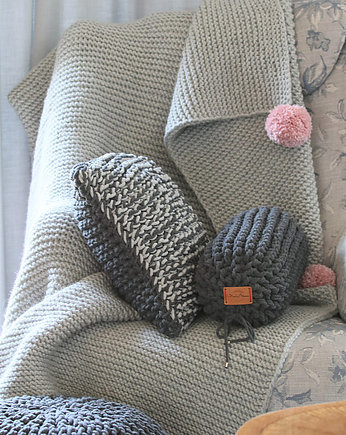 Gruby ciepły pled szary wełniany z chwostami, Made of Weaves