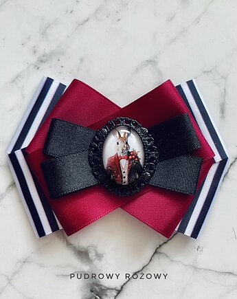 Brosza z Zającem zamkniętym pod kaboszonem NEW, Pudrowy Różowy