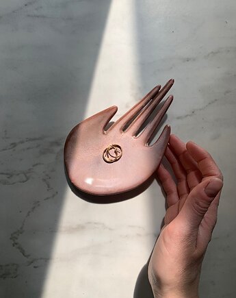 Ceramiczna Łapka Dłoń Podstawka na Palo Santo Biżuterię Różowa Czekolada, Maison Fragile
