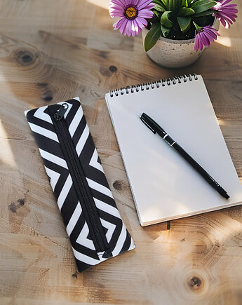Czarno-biały piórnik etui organizer uniseks handmade OP05, Pracownia25