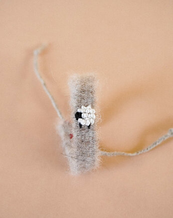 Puszysta, miękka bransoletka handmade - owieczka, Słońcem Tkane