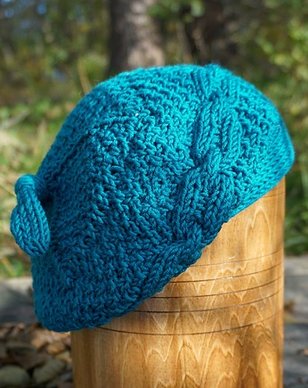 Morski beret o strukturalnym splocie, miękki, ręcznie robiony, Strojownia