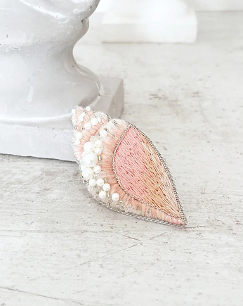 Broszka MUSZLA 2 ręcznie haftowana przypinka morska muszelka, HAART