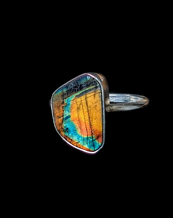 Pierścionek niezwykły spektrolit, Pracownia Neores