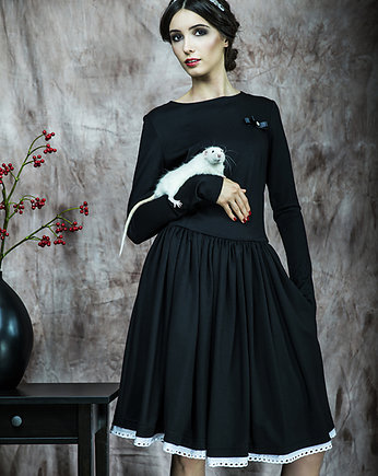 Rozkloszowana sukienka z haftowaną koronką, Kasia Miciak design