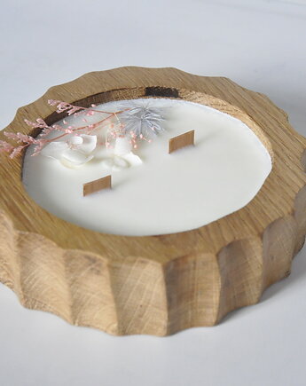 Świeca sojowa zapachowa - w drewnie dębu /truskawka/ - rzeźbiona, Oldtree