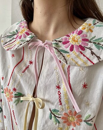 Wiązana bluzka w kwiaty, Prześwity