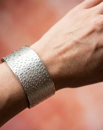 Wytrawiana brasoleta z autorską grafiką, Wierzbanowska