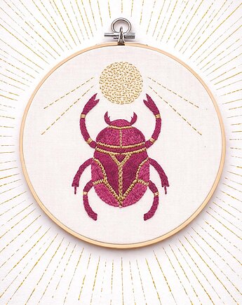 Skarabeusz w tamborku, talizman odrodzenia i twórczości., FOL studio