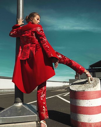 Wełniany płaszcz w obłędnym czerwonym kolorze, Julia Kurowska