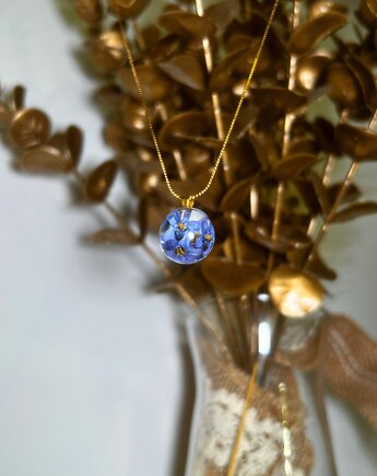 Naszyjnik z niezapominajkami zamkniętymi w kulce z żywicy, Blask Natury