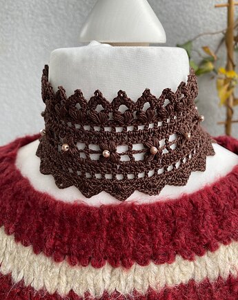 Koronkowy szydełkowy choker w kolorze ciemnej czekolady, Księżycowa ćma