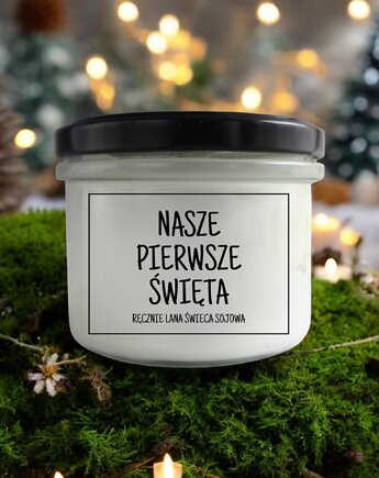 Świeca sojowa NASZE PIERWSZE ŚWIĘTA  235 ml, Przystanek Prezent