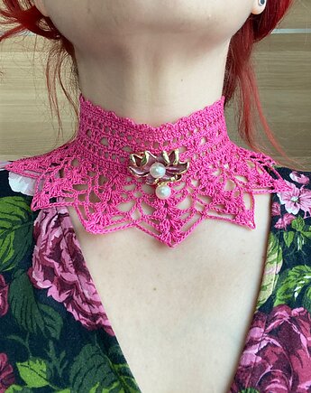Barbie pink fuksjowy koronkowy choker z broszą lotosem, Księżycowa ćma