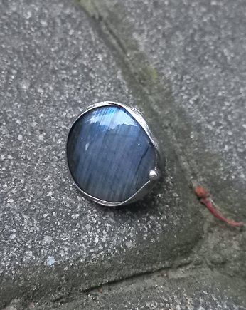 Koło - pierścionek regulowany, po drugiej stronie lustra