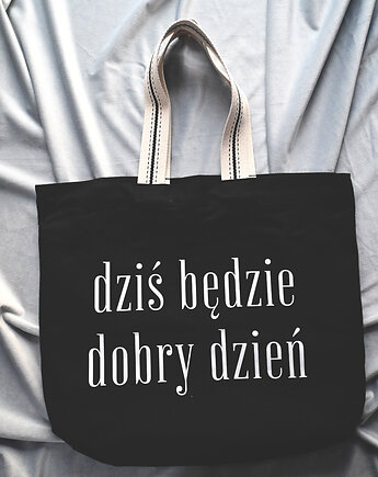 Bawełniana torba z afirmacją w kolorze czarnym DZIŚ BĘDZIE DOBRY DZIEŃ, mniej więcej