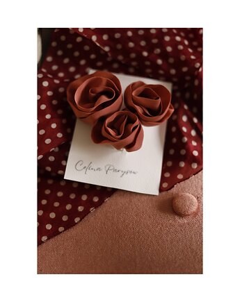 Zestaw trzech jedwabnych broszek, Celina Parysów