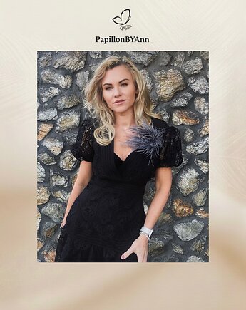Broszka ze strusich piór ciemny szary   Medium, PapillonBYAnn