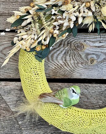 Uroczy wianek w sweterku z dekoracją z eukaliptusa, Rosa