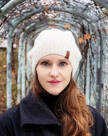 Biała  damska czapka beretowa z alpaki, Holy Alpaca Knit