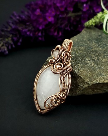 Wisiorek z różowym kwarcem, Blue Pearl Art